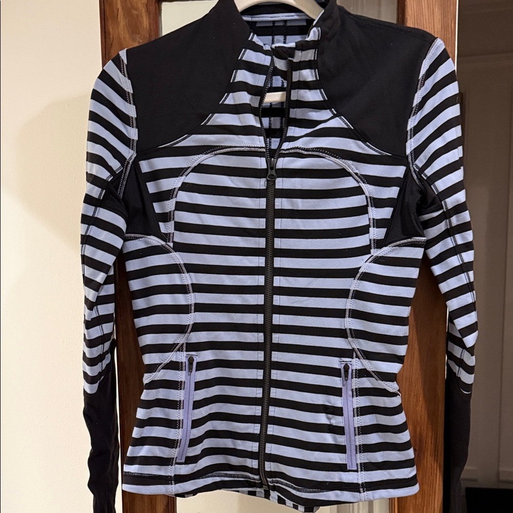Lululemon Women’s Black Striped Polar Haze Purple Forme Zip Jacket Sz 6